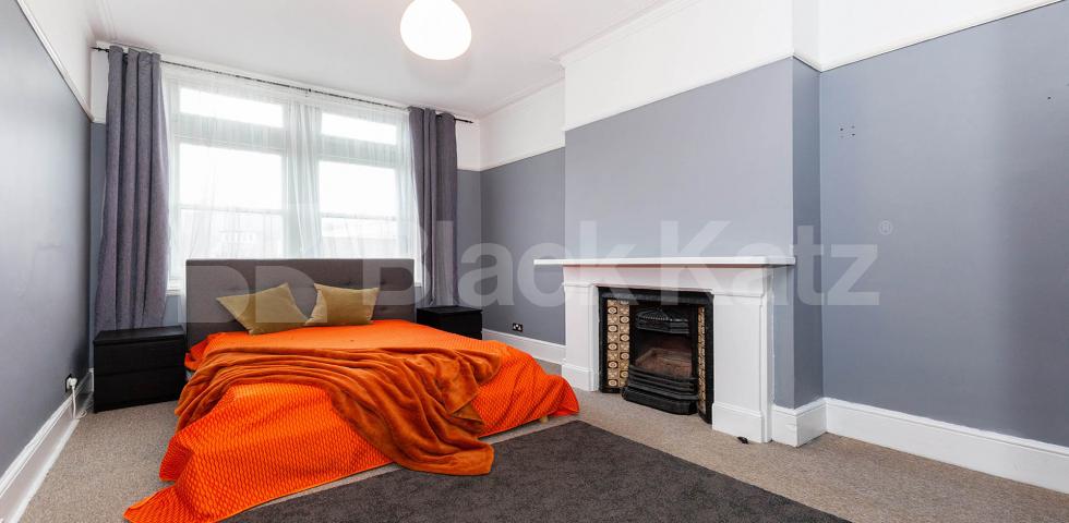 			New Instruction!, 1 Bedroom, 1 bath, 1 reception Flat			 Crouch End Hill, Crouch End